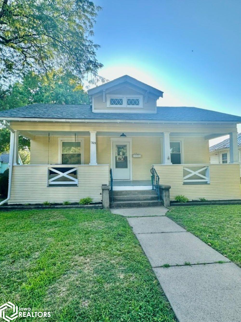 Photo 1 of 20 — 1309 PERKINS Avenue, Burlington, IA 52601