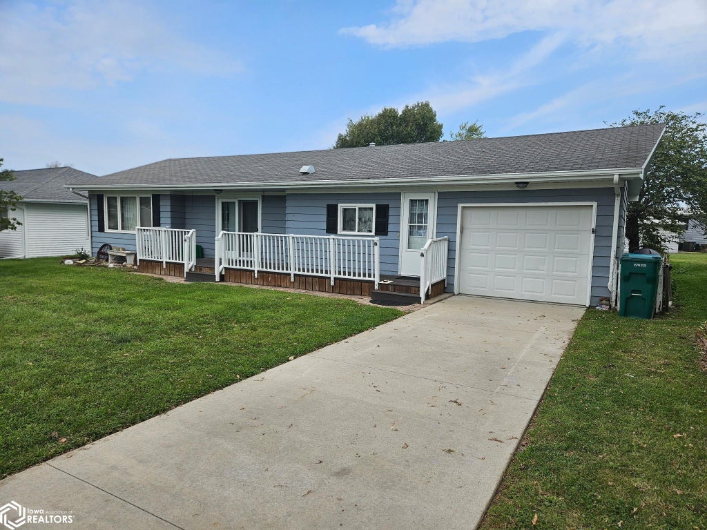 Photo of 103 E Kennedy St. ST, New London, IA 52645 (MLS # 6342054)