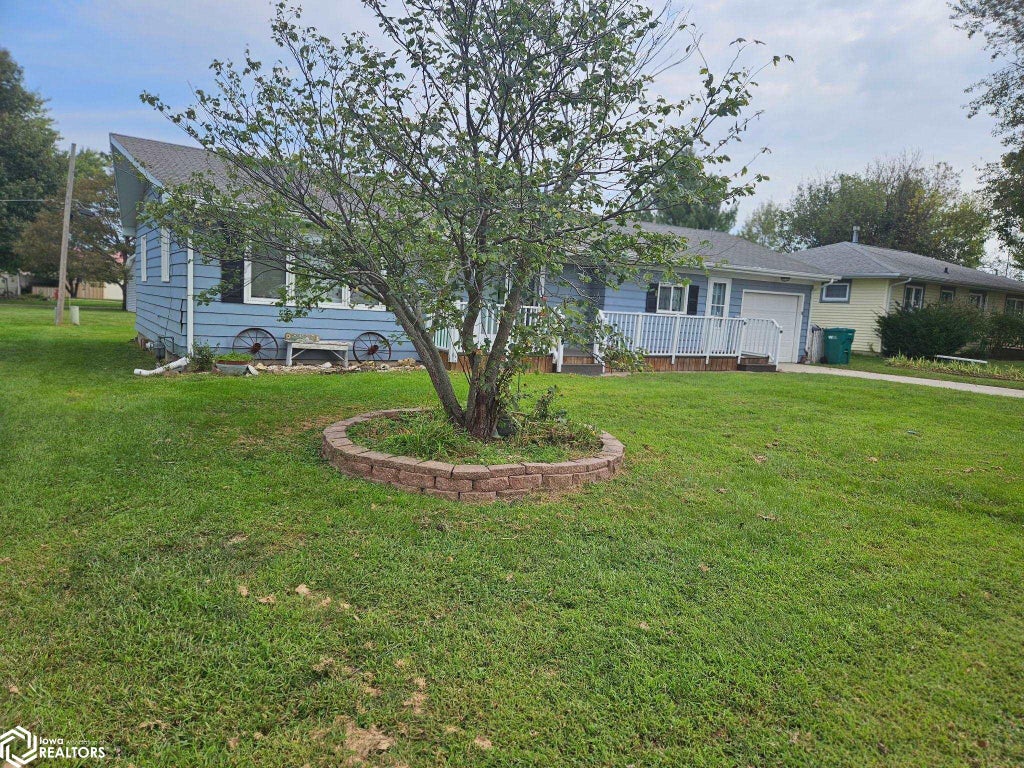 Photo of 103 E Kennedy St. ST, New London, IA 52645 (MLS # 6342054)