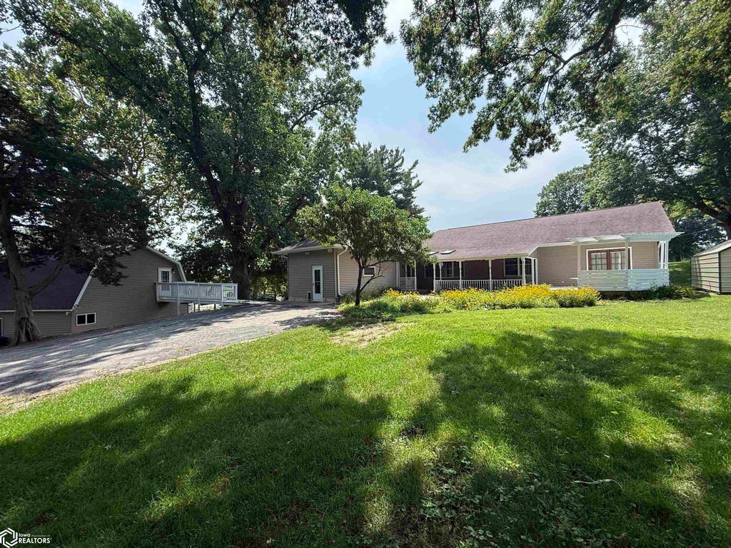 Photo of 5743 Madison Avenue, Burlington, IA 52601 (MLS # 6341495)