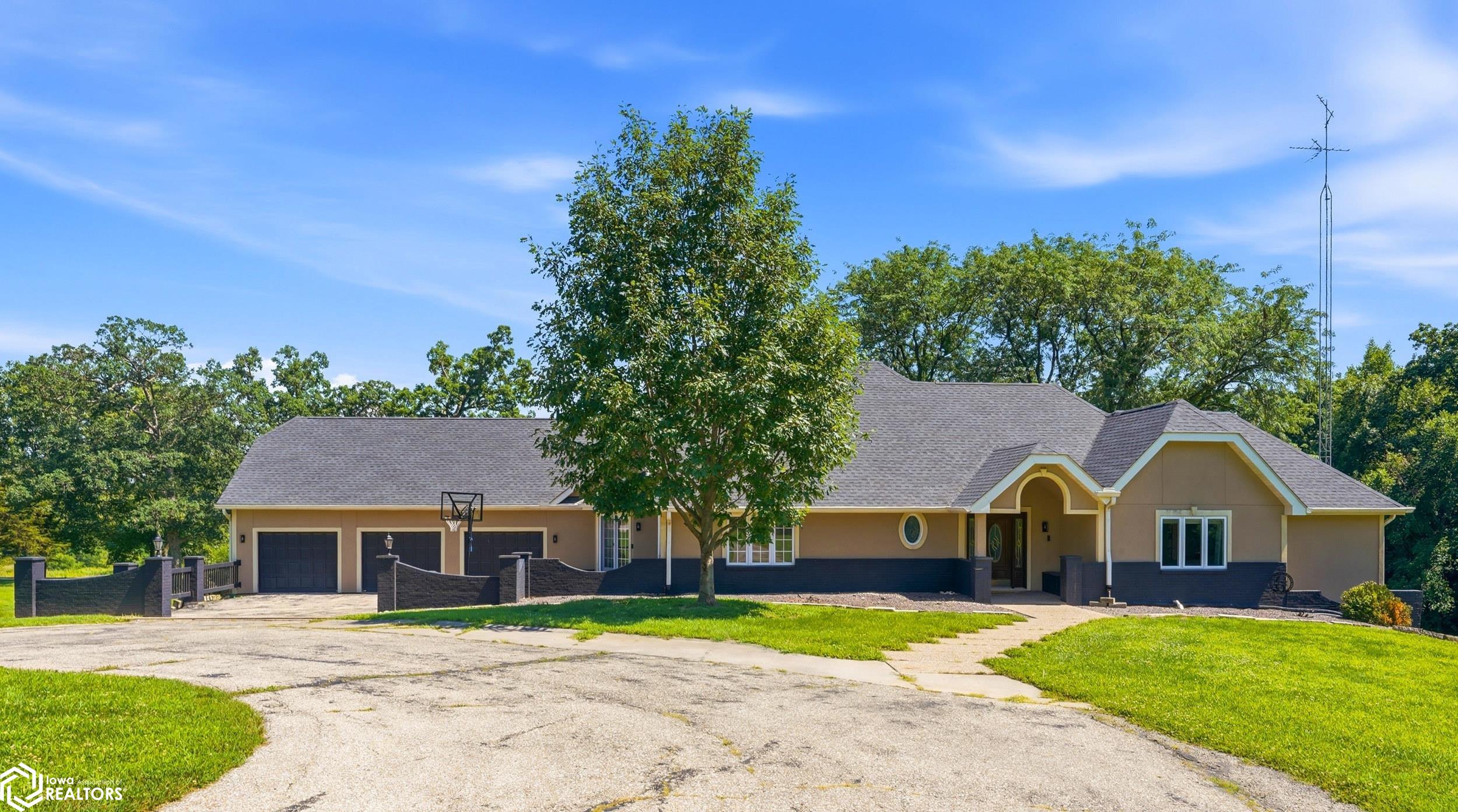 Photo 1 of 58 — 11091 Oak Ridge Road, Burlington, IA 52601
