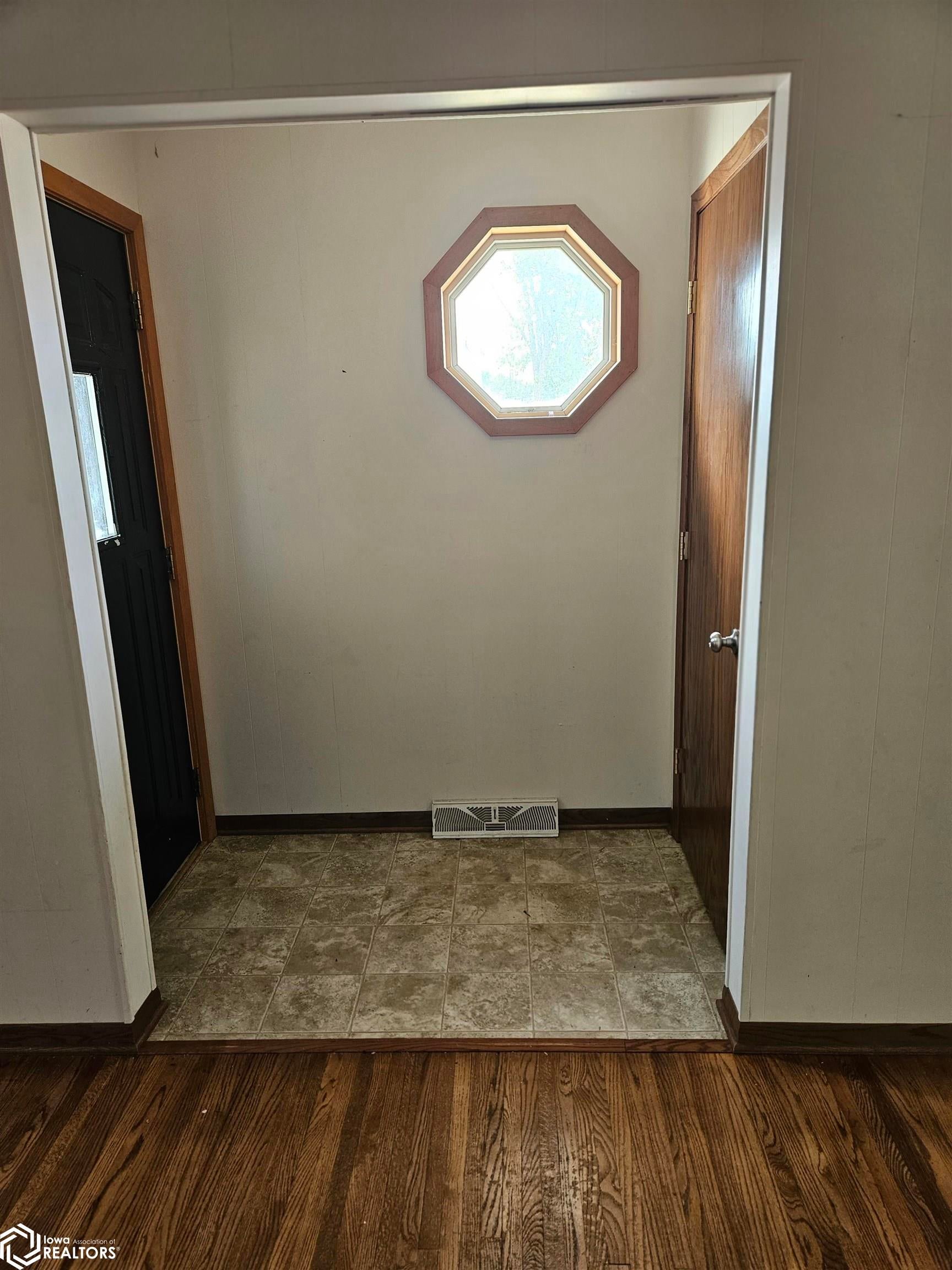 1309 E Elm Street - Photo 2