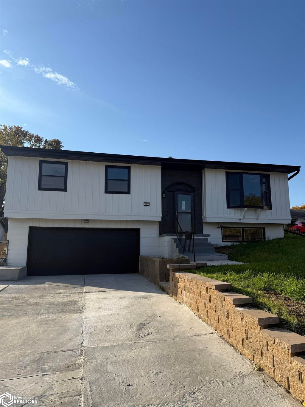 Photo of 213 Pine Street, Marshalltown, IA 50158 (MLS # 6333398)