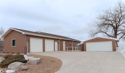 1816 Obrien Avenue Clarion IA 50525