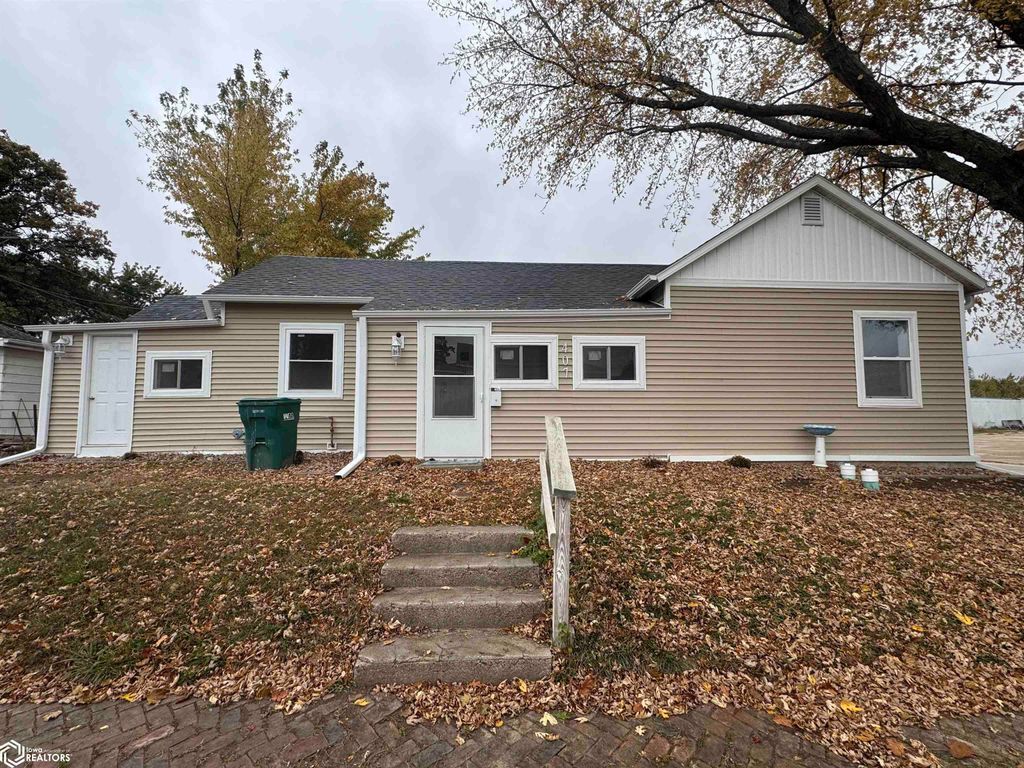 Photo of 407 E Mills Street, Creston, IA 50801 (MLS # 6333370)