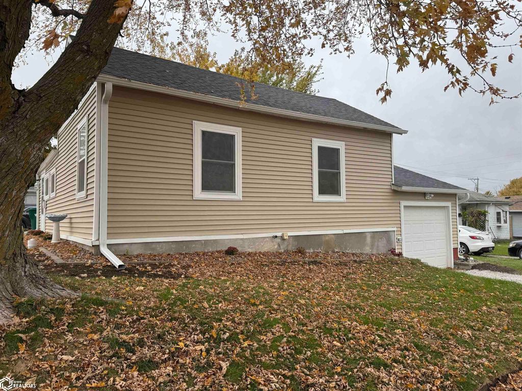 Photo of 407 E Mills Street, Creston, IA 50801 (MLS # 6333370)