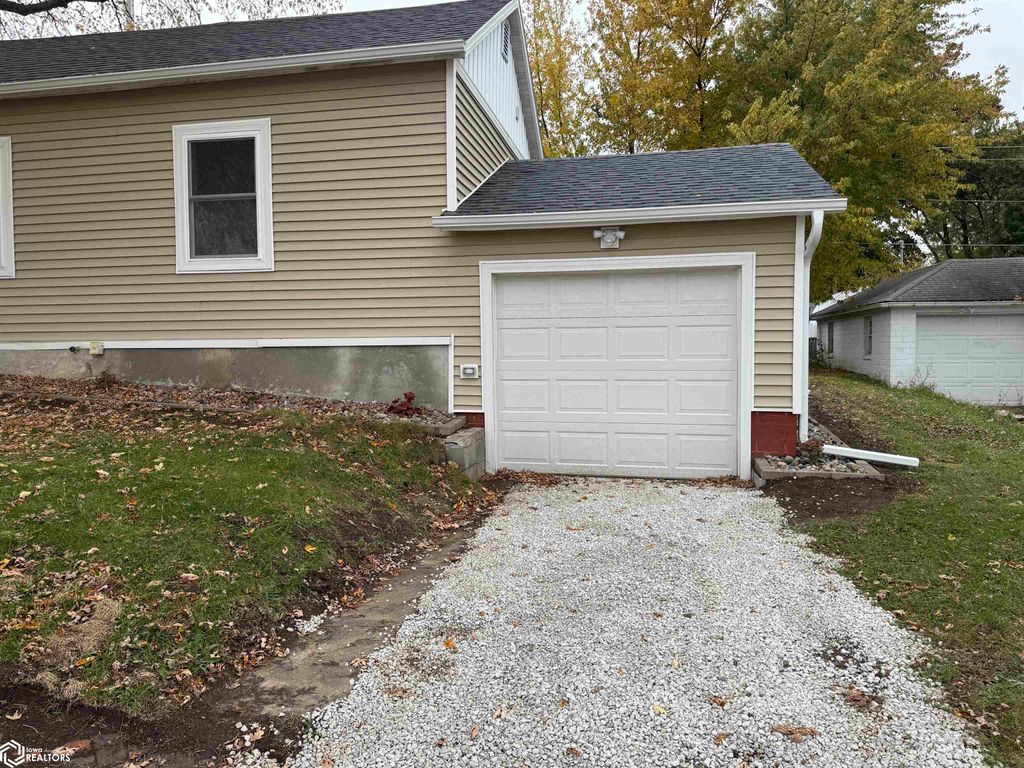 Photo of 407 E Mills Street, Creston, IA 50801 (MLS # 6333370)