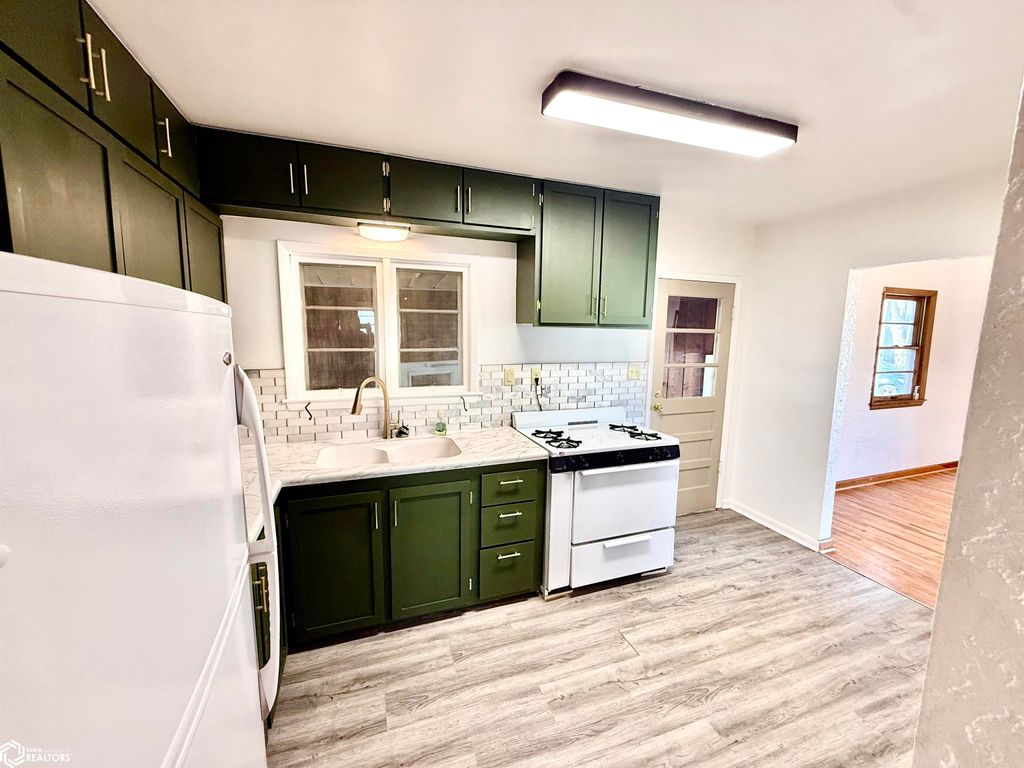 Photo of 122 N Johnson Avenue, Ottumwa, IA 52501 (MLS # 6336312)