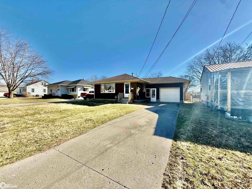 Photo of 122 N Johnson Avenue, Ottumwa, IA 52501 (MLS # 6336312)