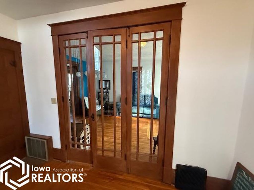 Photo of 401 N Walnut Street, New London, IA 52645 (MLS # 6331744)