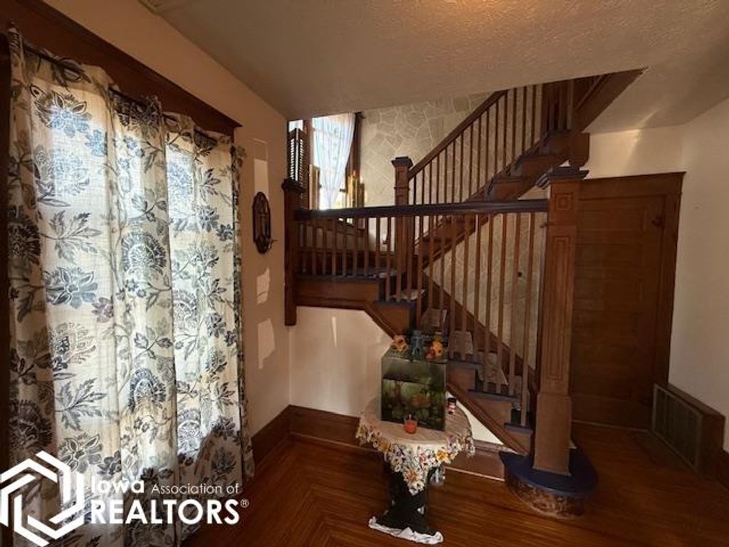 Photo of 401 N Walnut Street, New London, IA 52645 (MLS # 6331744)