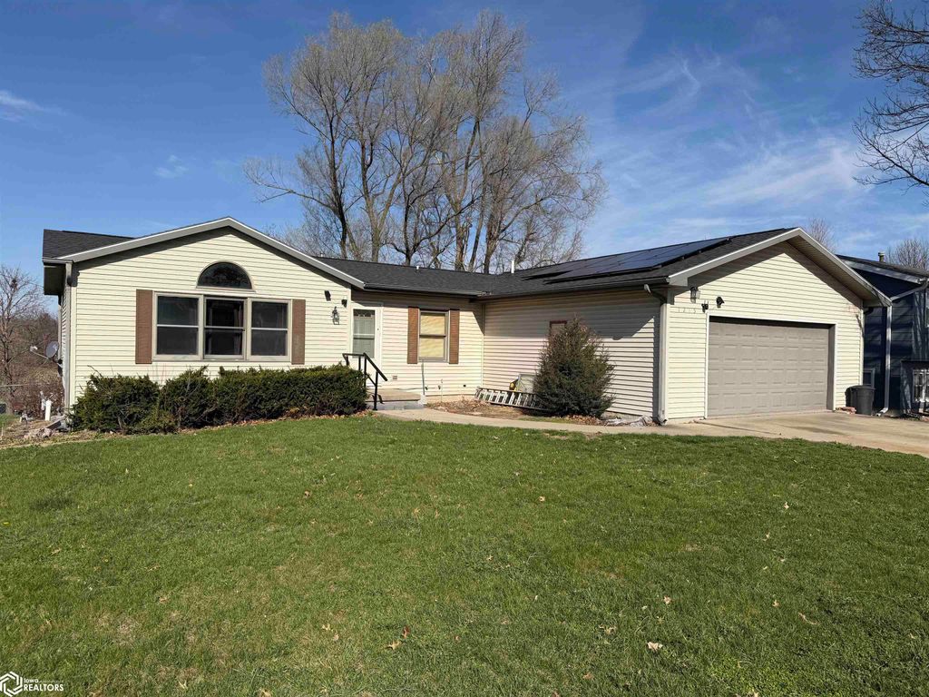 Photo of 1215 E 8th Street S, Newton, IA 50208 (MLS # 6337126)