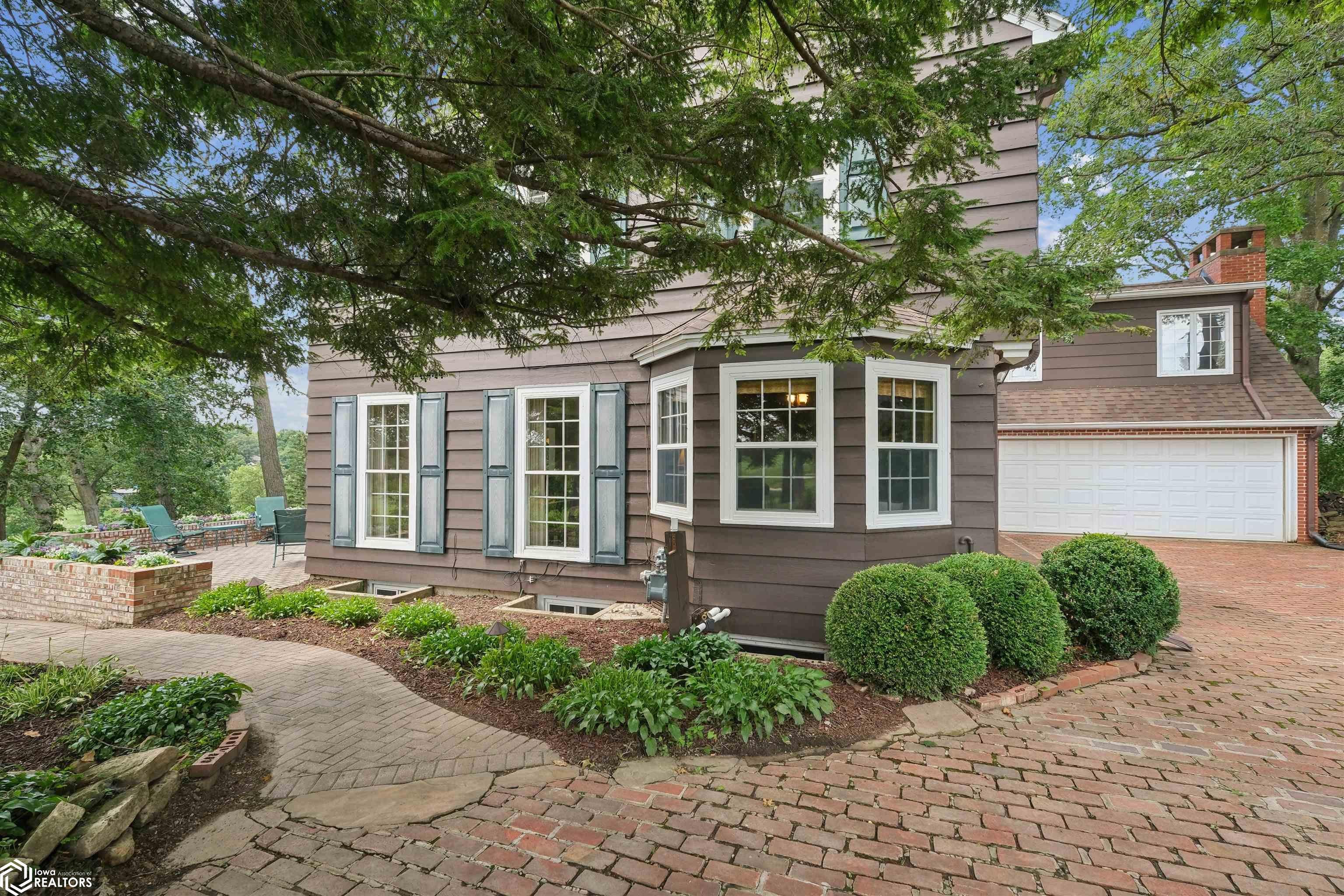 1743 Country Club Lane