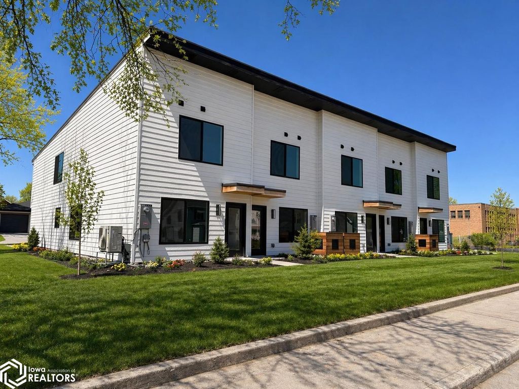 Photo of 330 S 11th St, Sac City, IA 50583 (MLS # 6337651)
