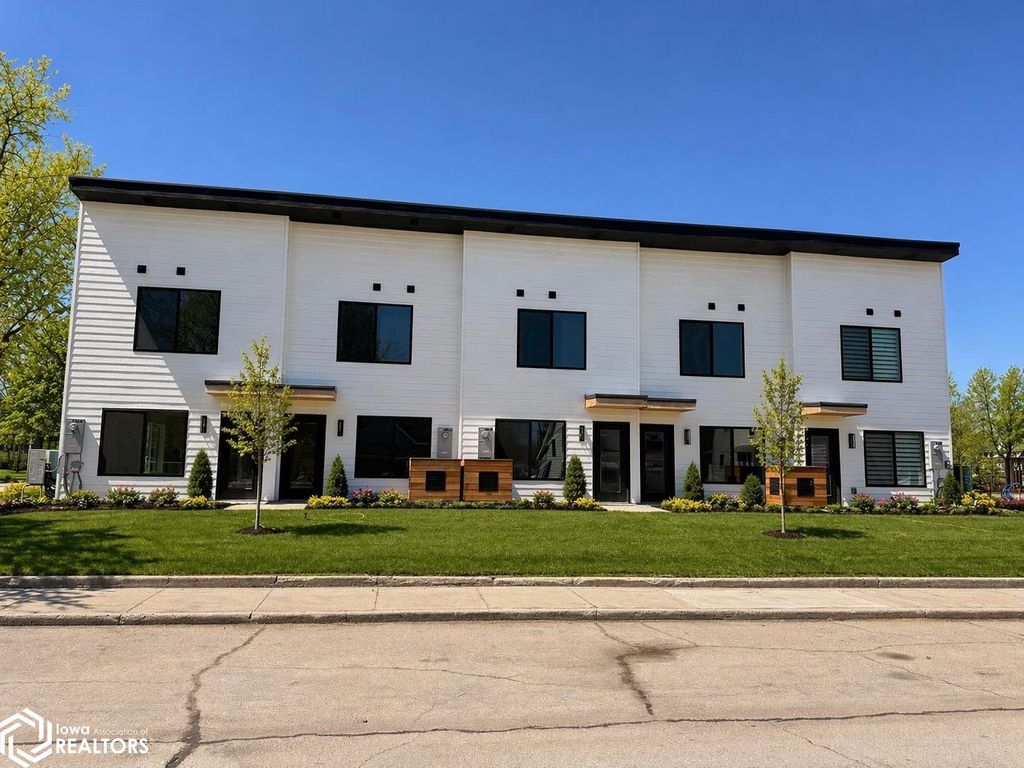 Photo of 330 S 11th St, Sac City, IA 50583 (MLS # 6337651)