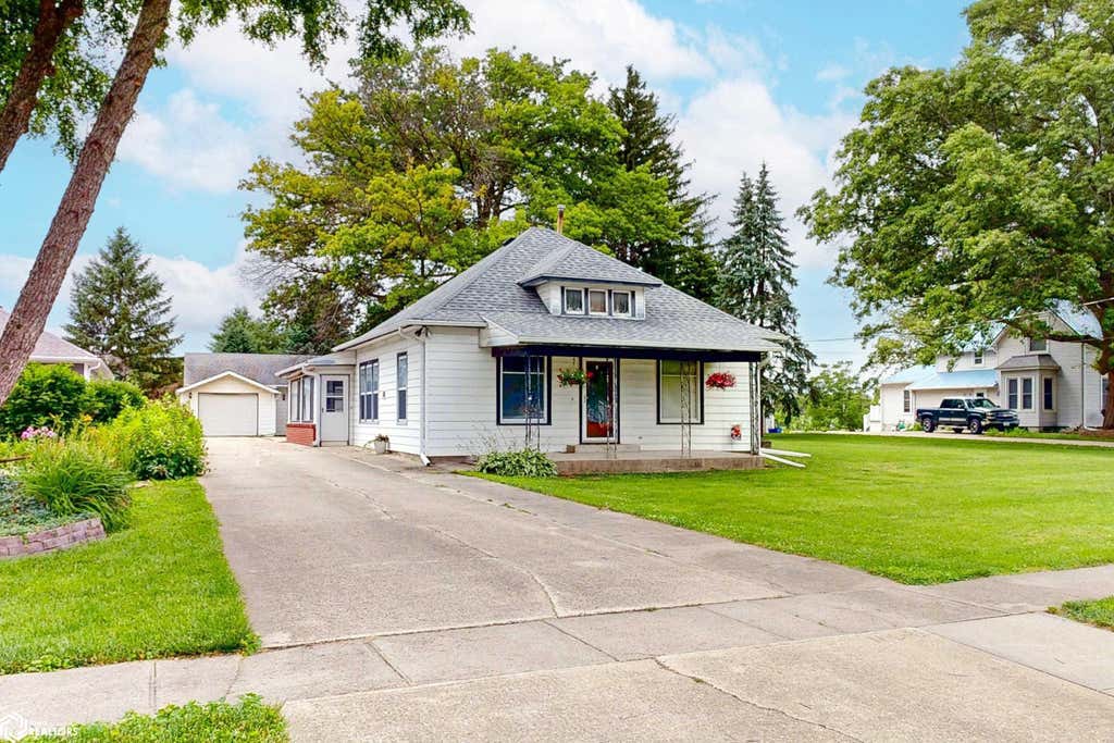 Photo of 902 N Frost Avenue, Avoca, IA 51521 (MLS # 6341494)