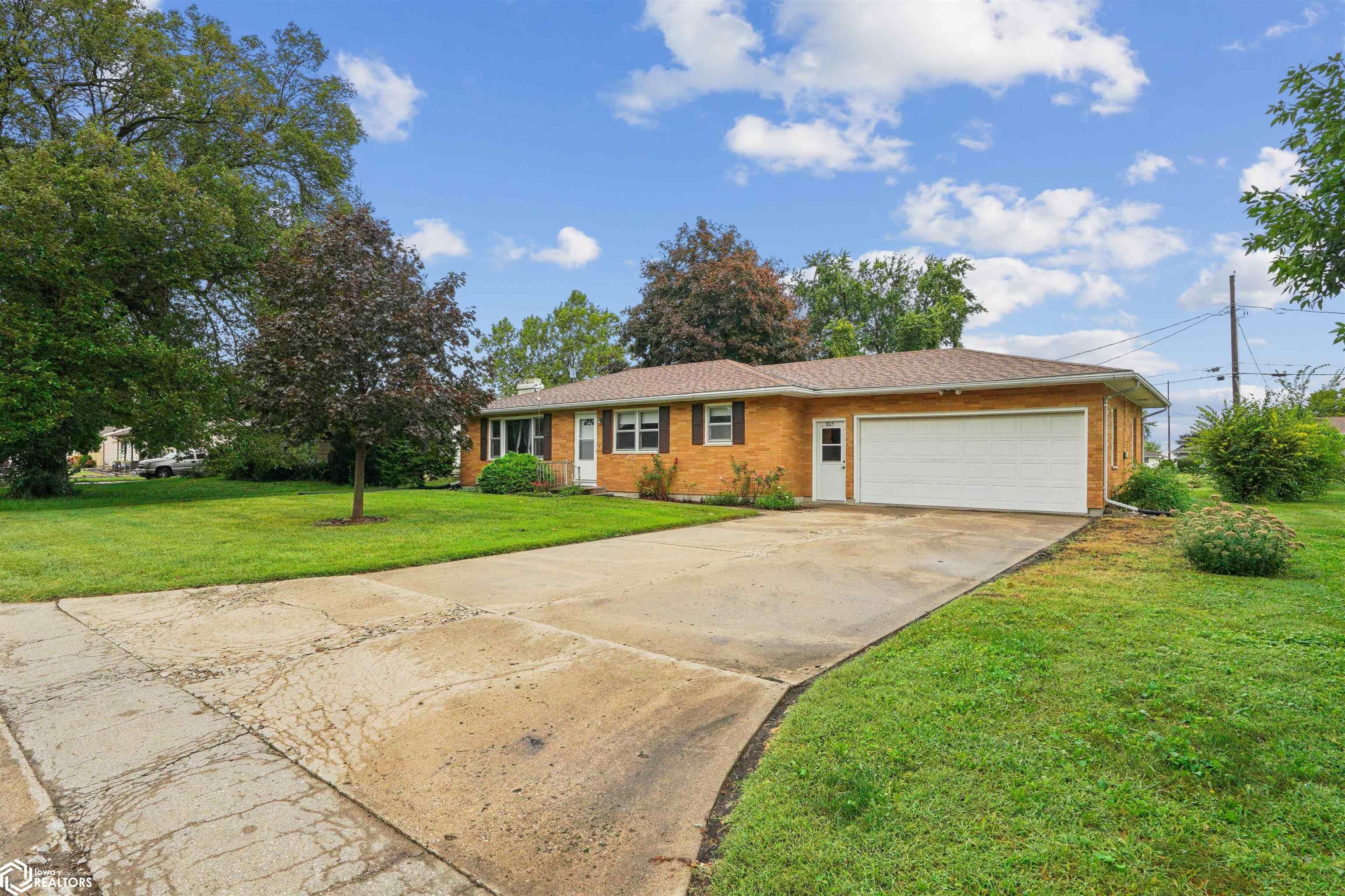 805 E Cedar Ln.