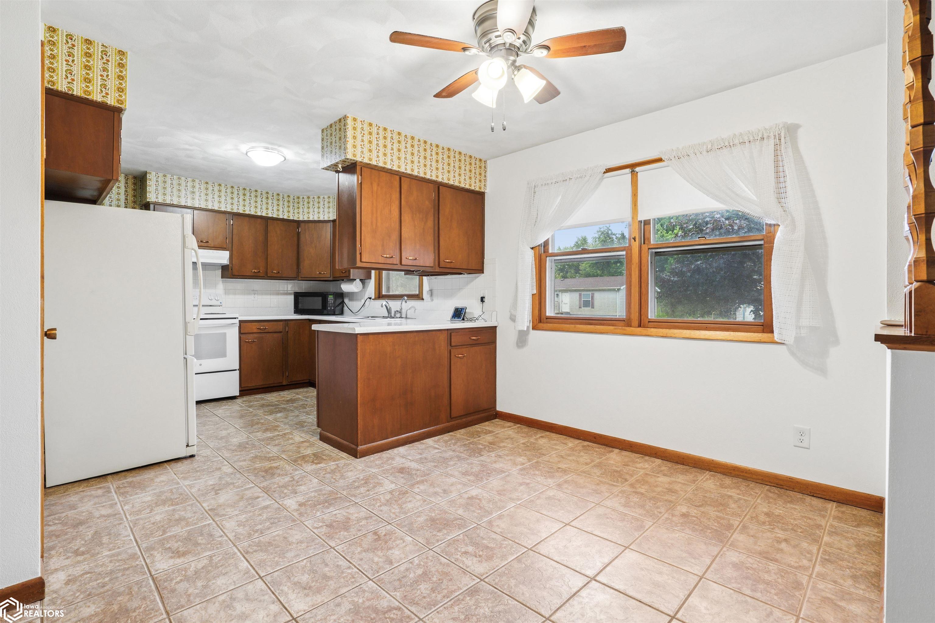 805 E Cedar Ln.