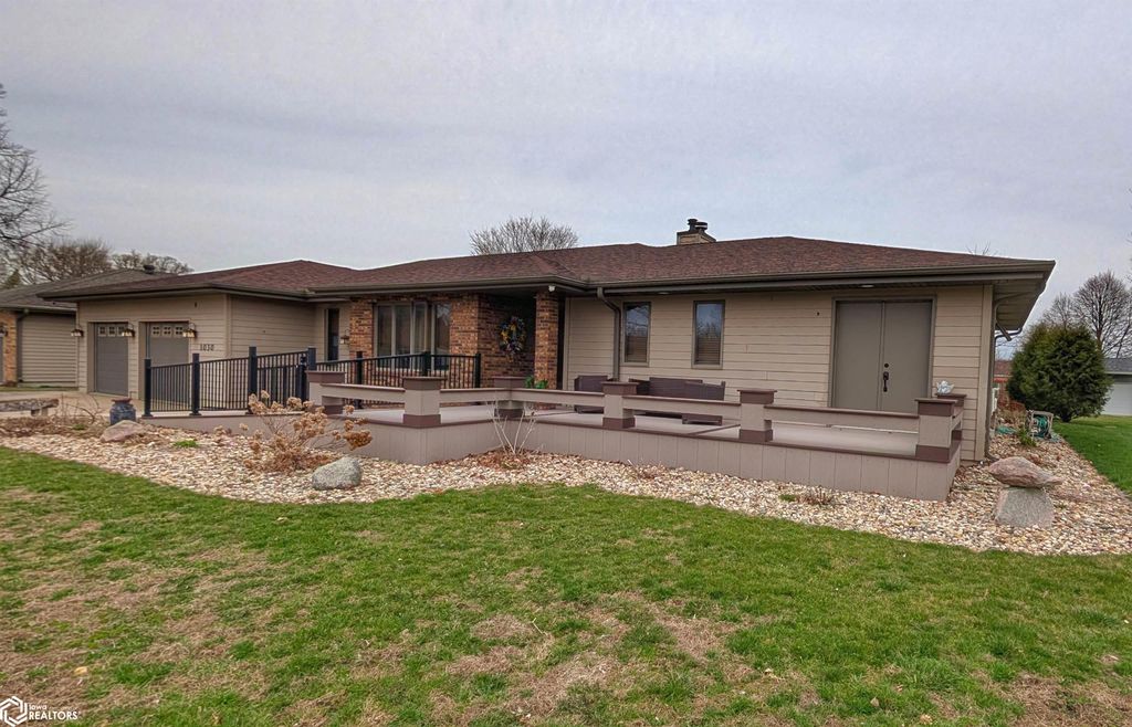 Photo of 1030 15th Street SE, Mason City, IA 50401 (MLS # 6337218)