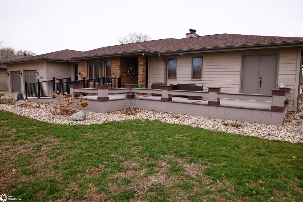 Photo of 1030 15th Street SE, Mason City, IA 50401 (MLS # 6337218)