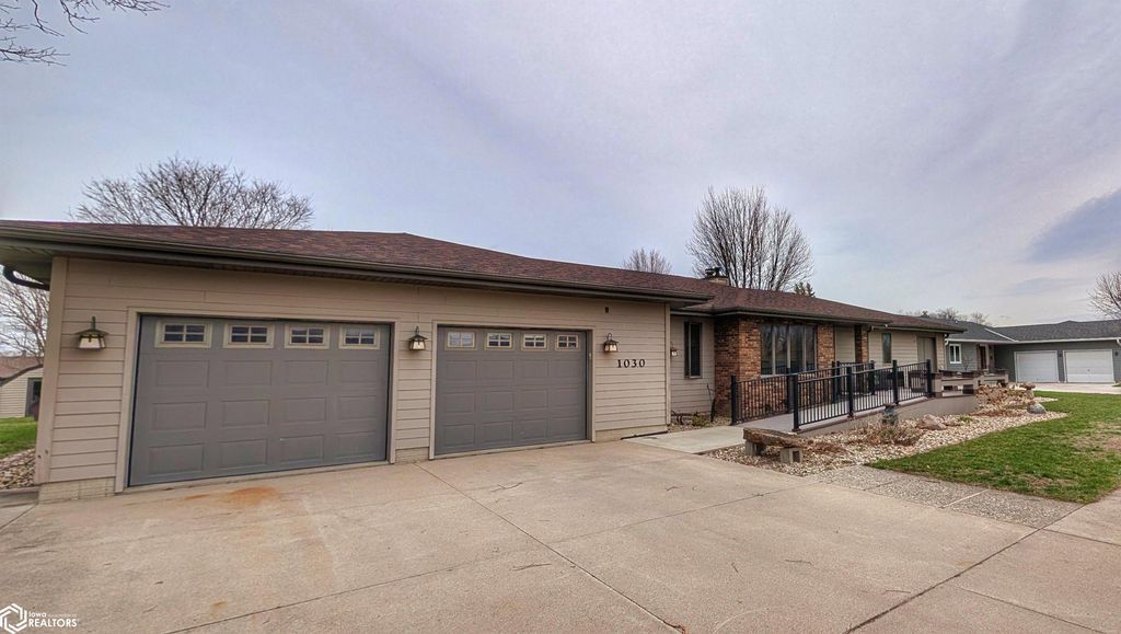 Photo of 1030 15th Street SE, Mason City, IA 50401 (MLS # 6337218)