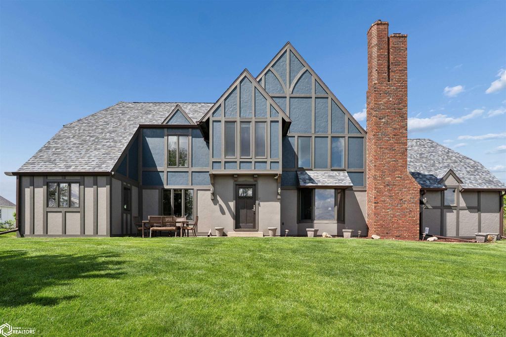 Photo of 1405 Fairway Drive, Marshalltown, IA 50158 (MLS # 6337780)