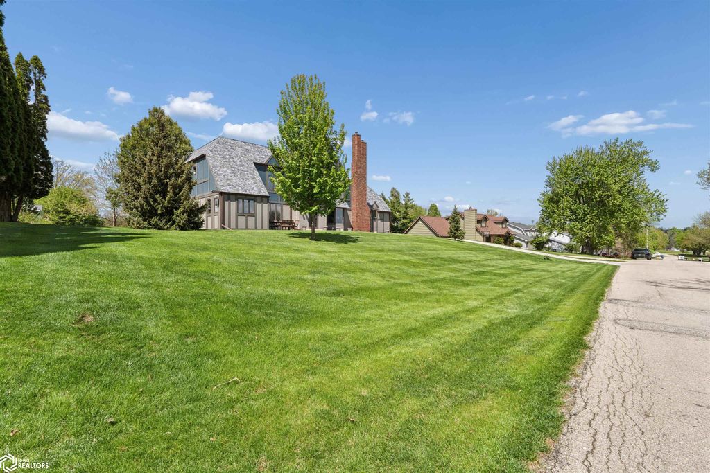 Photo of 1405 Fairway Drive, Marshalltown, IA 50158 (MLS # 6337780)