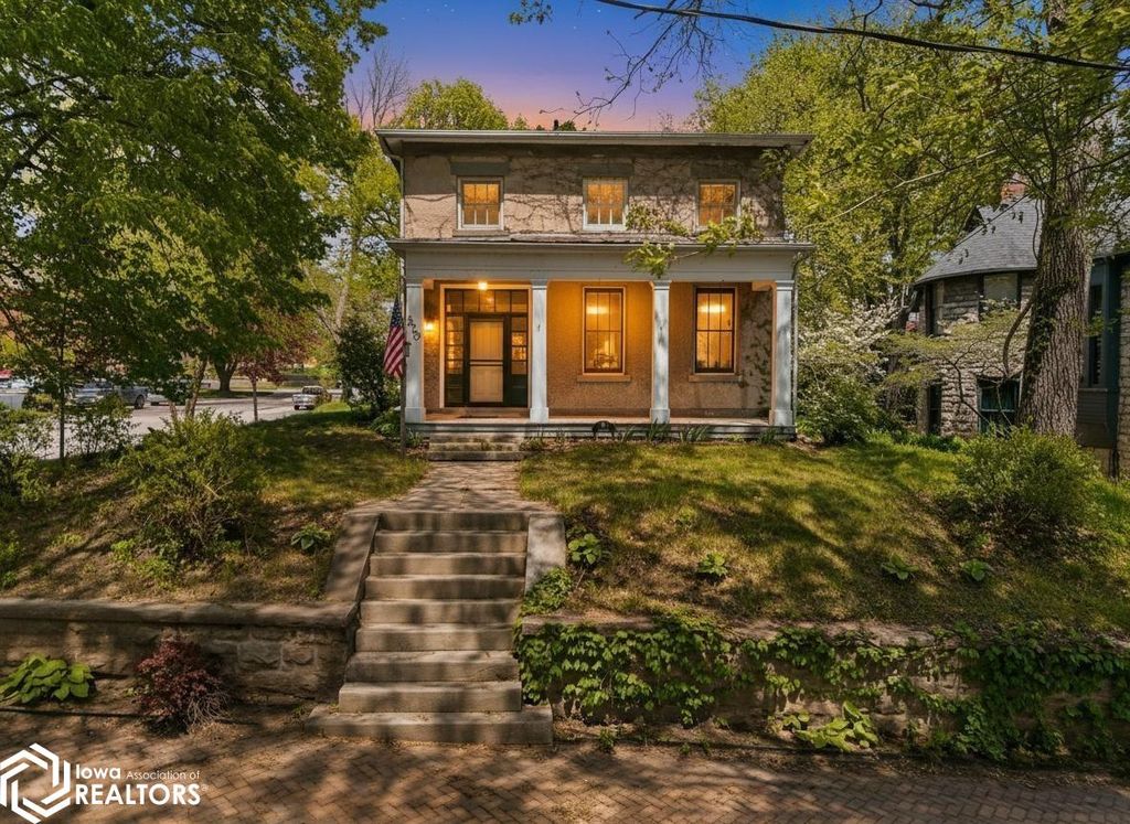 Photo of 520 Columbia Street, Burlington, IA 52601 (MLS # 6337618)