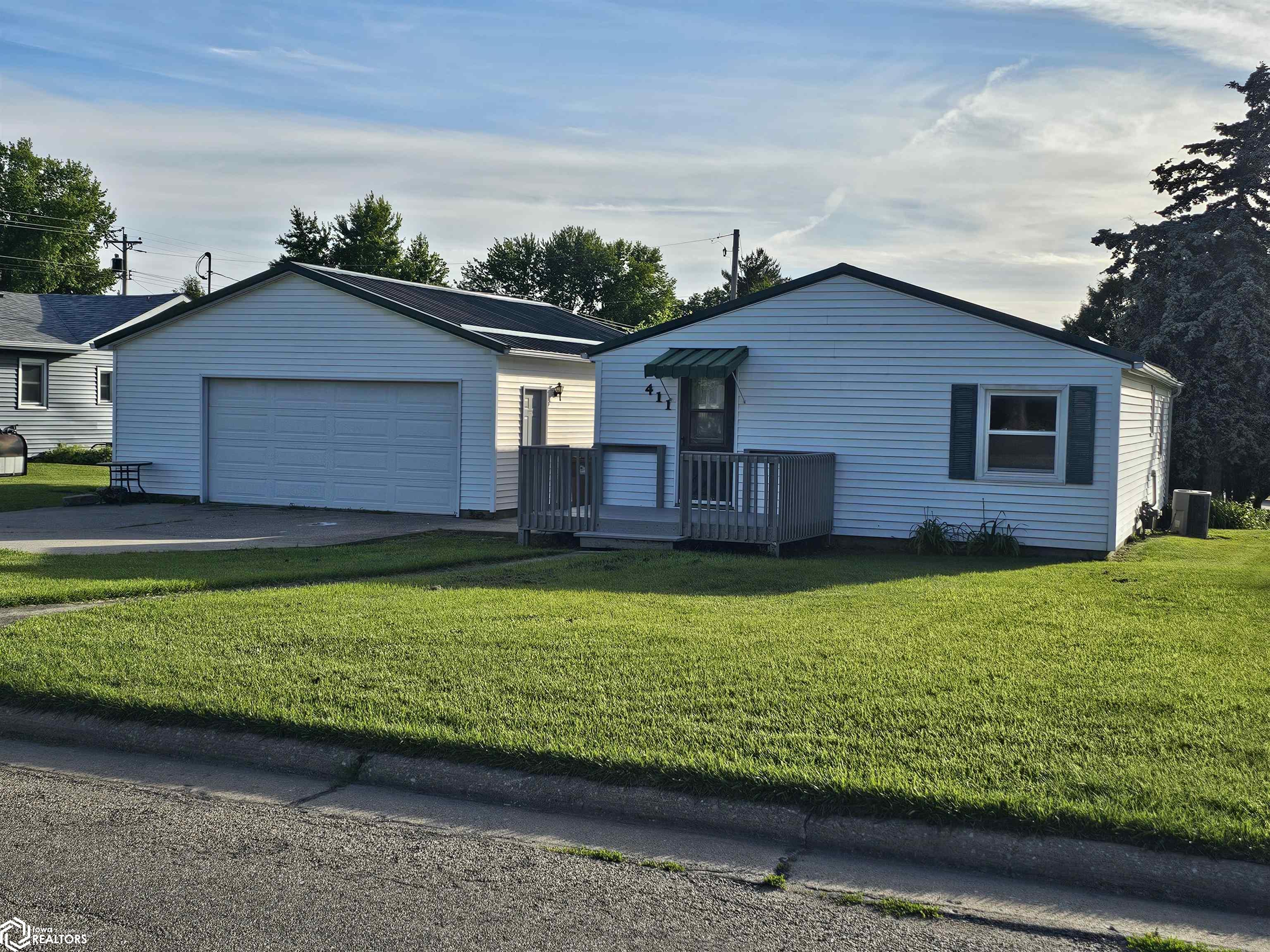 Photo 1 of 8 — 411 Spring Street, Grinnell, IA 50112