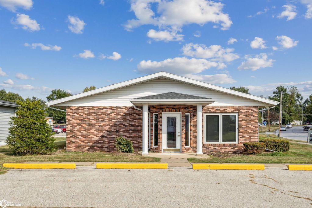 Photo of 3031 Flint Hills Drive, Burlington, IA 52601 (MLS # 6332811)