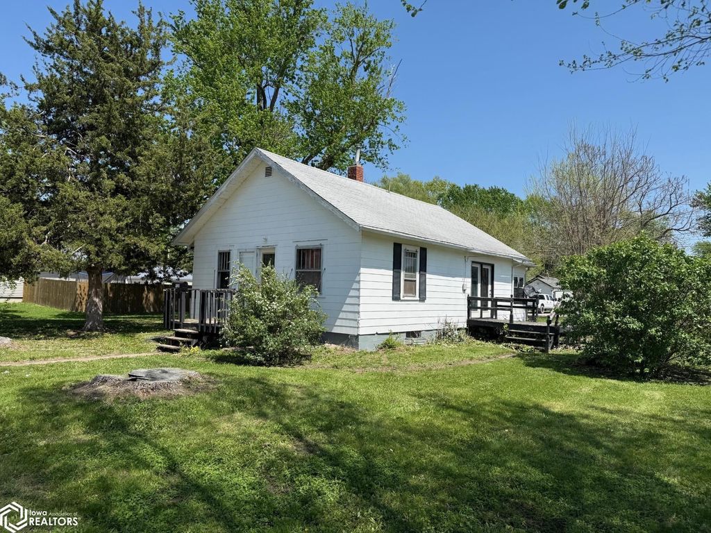 Photo of 930 S Weller Street, Ottumwa, IA 52501 (MLS # 6337562)
