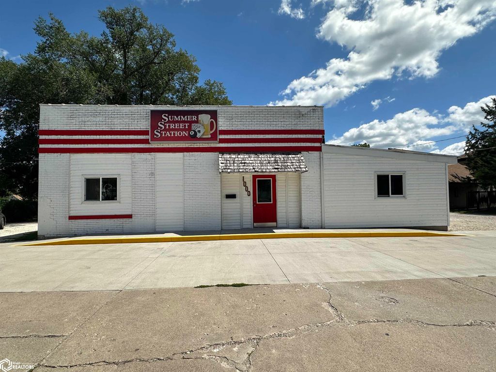 Photo of 1000 Summer Street, Burlington, IA 52601 (MLS # 6331237)