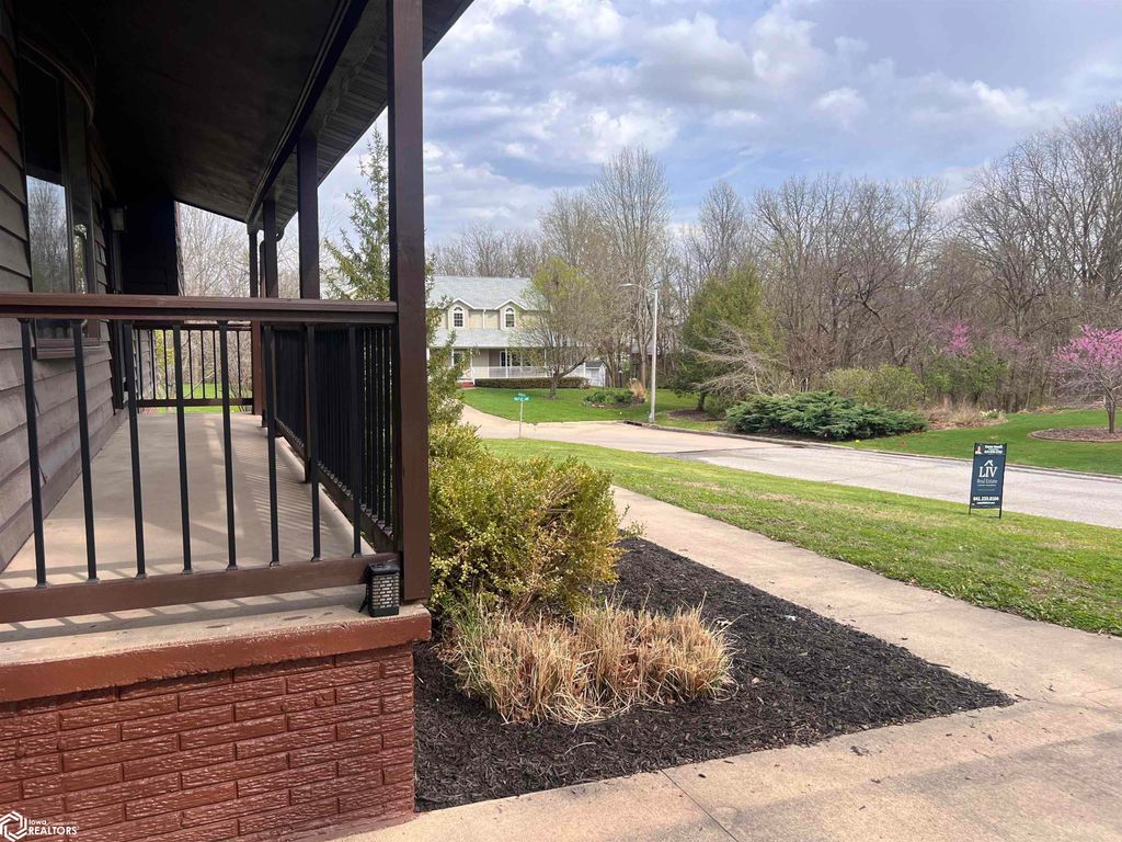 Photo of 1001 Southview Drive, Fairfield, IA 52556 (MLS # 6337220)