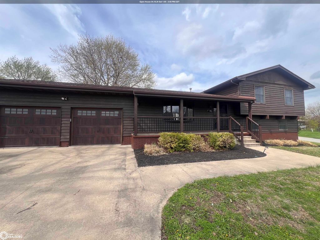 Photo of 1001 Southview Drive, Fairfield, IA 52556 (MLS # 6337220)