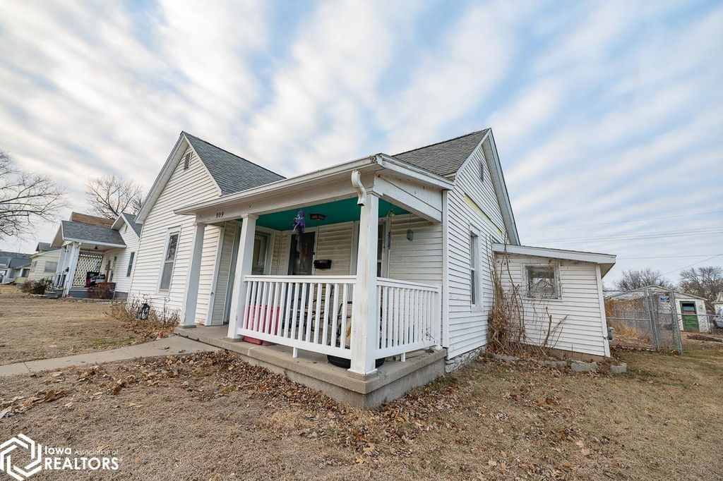 Photo of 809 Ellis Avenue, Ottumwa, IA 52501 (MLS # 6335430)