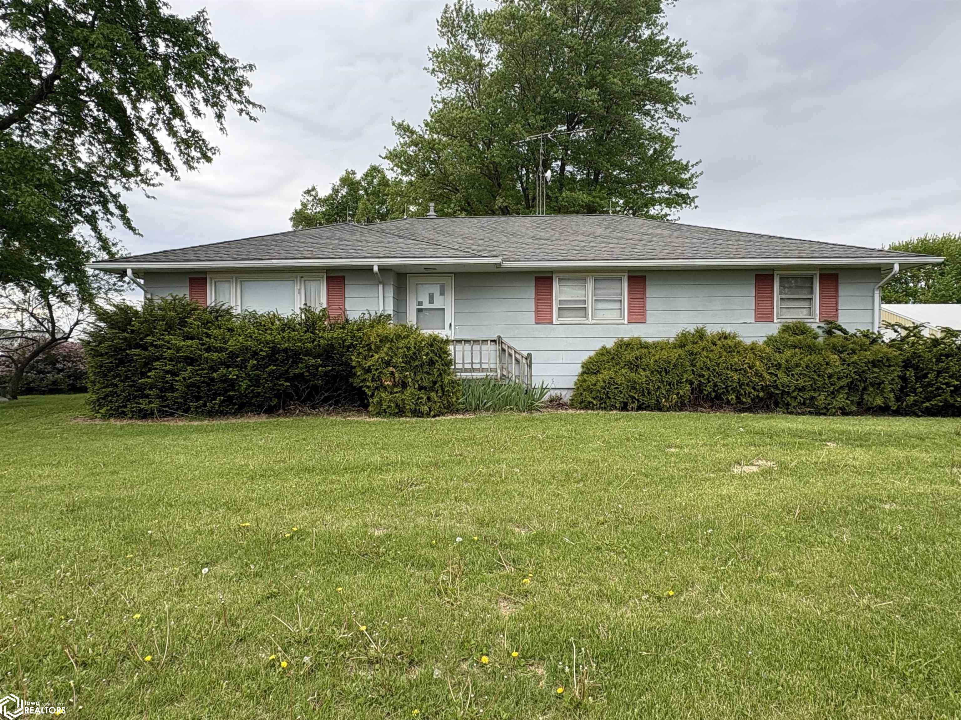 Photo 1 of 33 — 1754 Grape Avenue, Fairfield, IA 52556