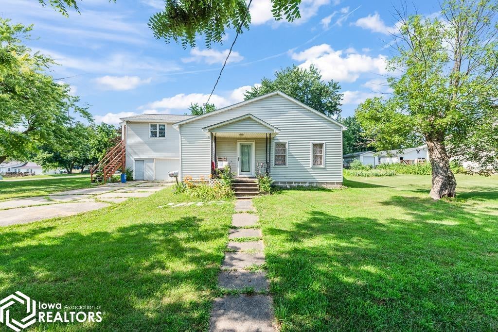 706 W Locust