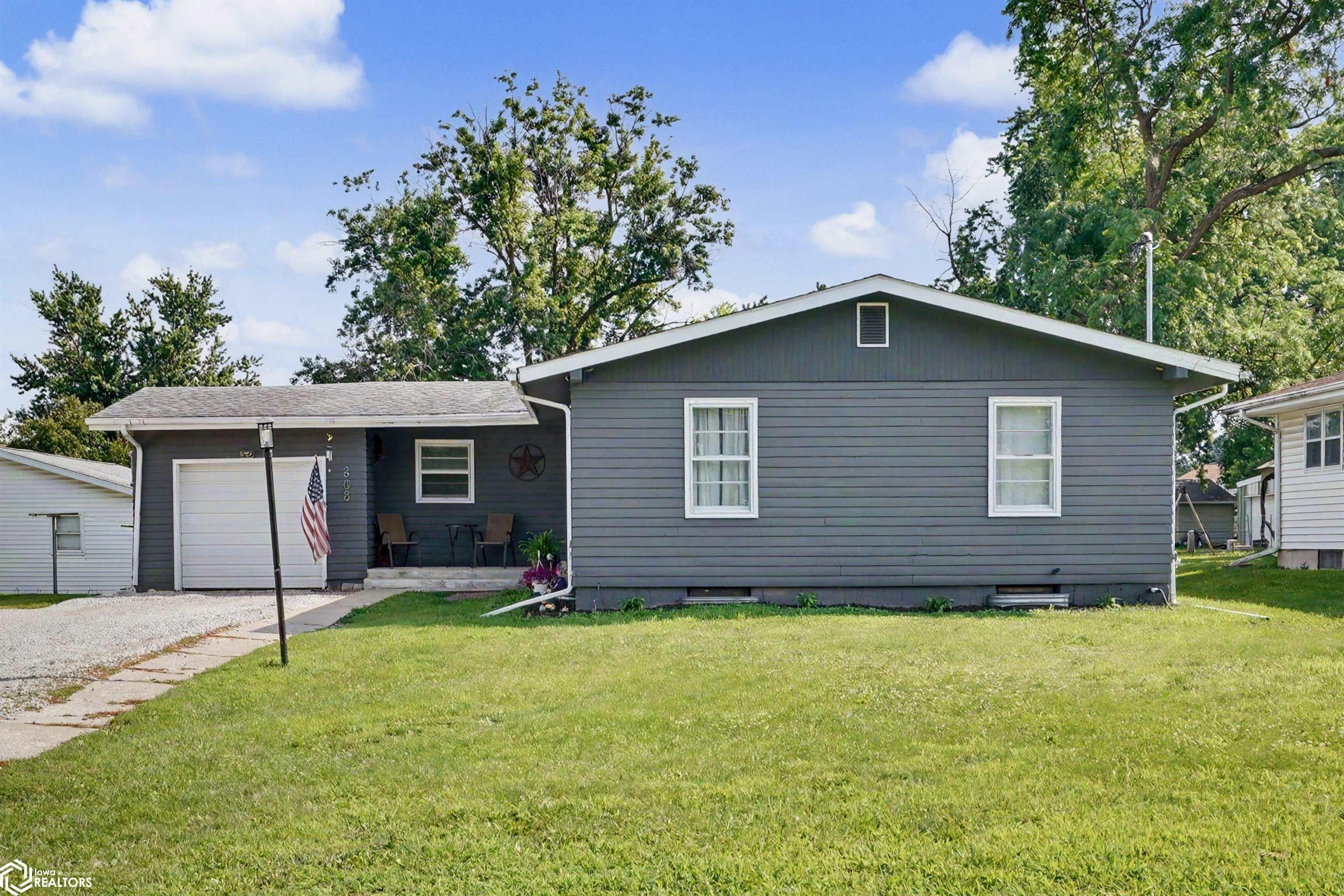 Photo 1 of 28 — 808 E Madison St., Mount Pleasant, IA 52641