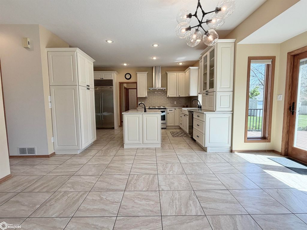 Photo of 2309 N 7th Avenue Place E, Newton, IA 50208 (MLS # 6337596)