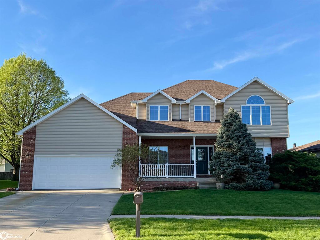 Photo of 2309 N 7th Avenue Place E, Newton, IA 50208 (MLS # 6337596)