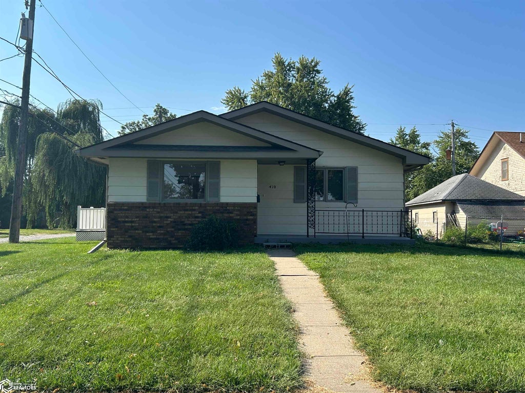 Photo of 410 3rd Avenue W, Oskaloosa, IA 52577 (MLS # 6342319)
