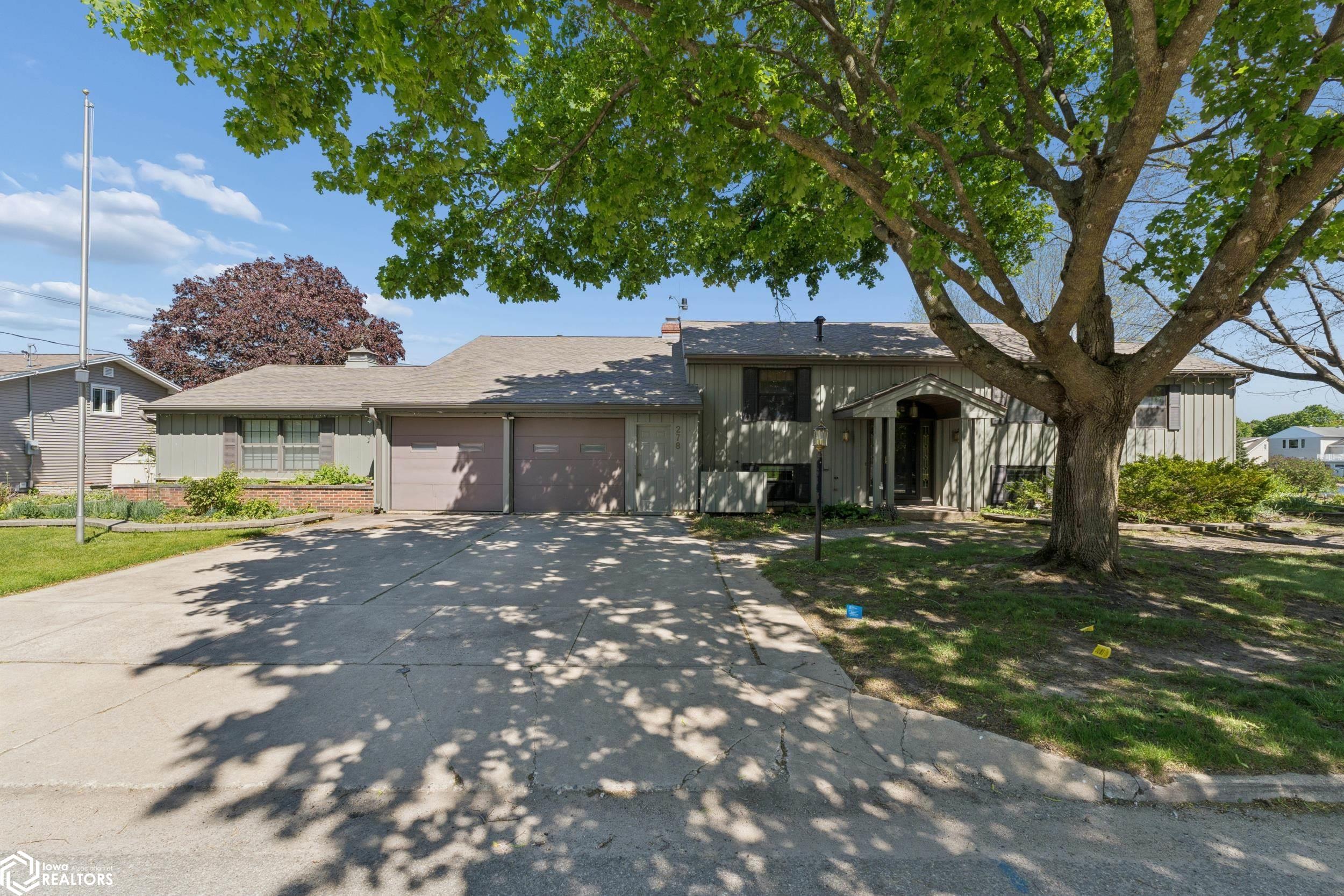 Photo 1 of 46 — 278 Lakeview Drive, Mason City, IA 50401