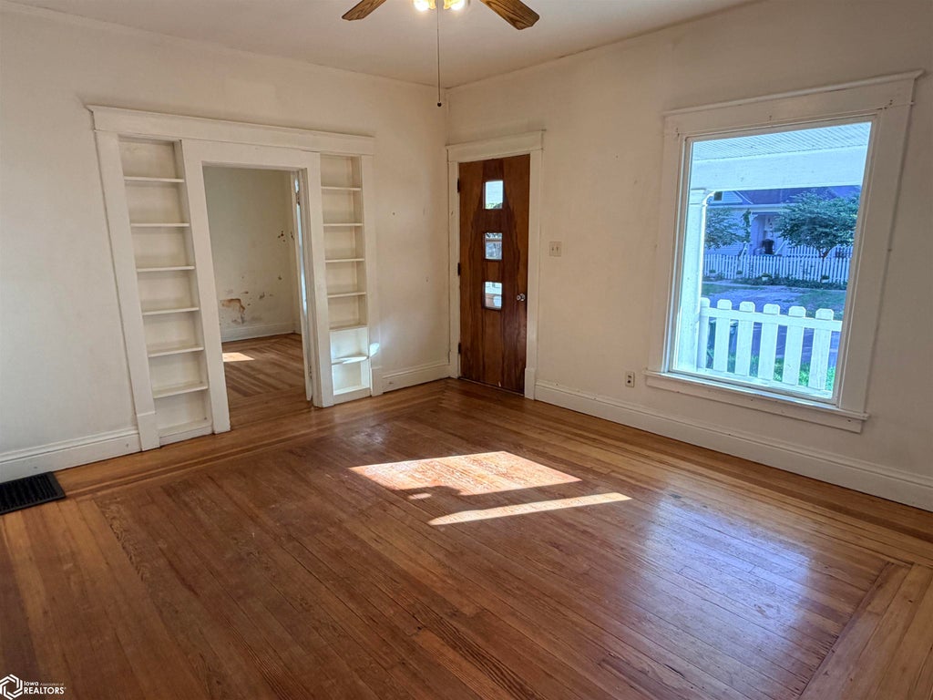 Photo of 608 S 5th Street, Fairfield, IA 52556 (MLS # 6343490)