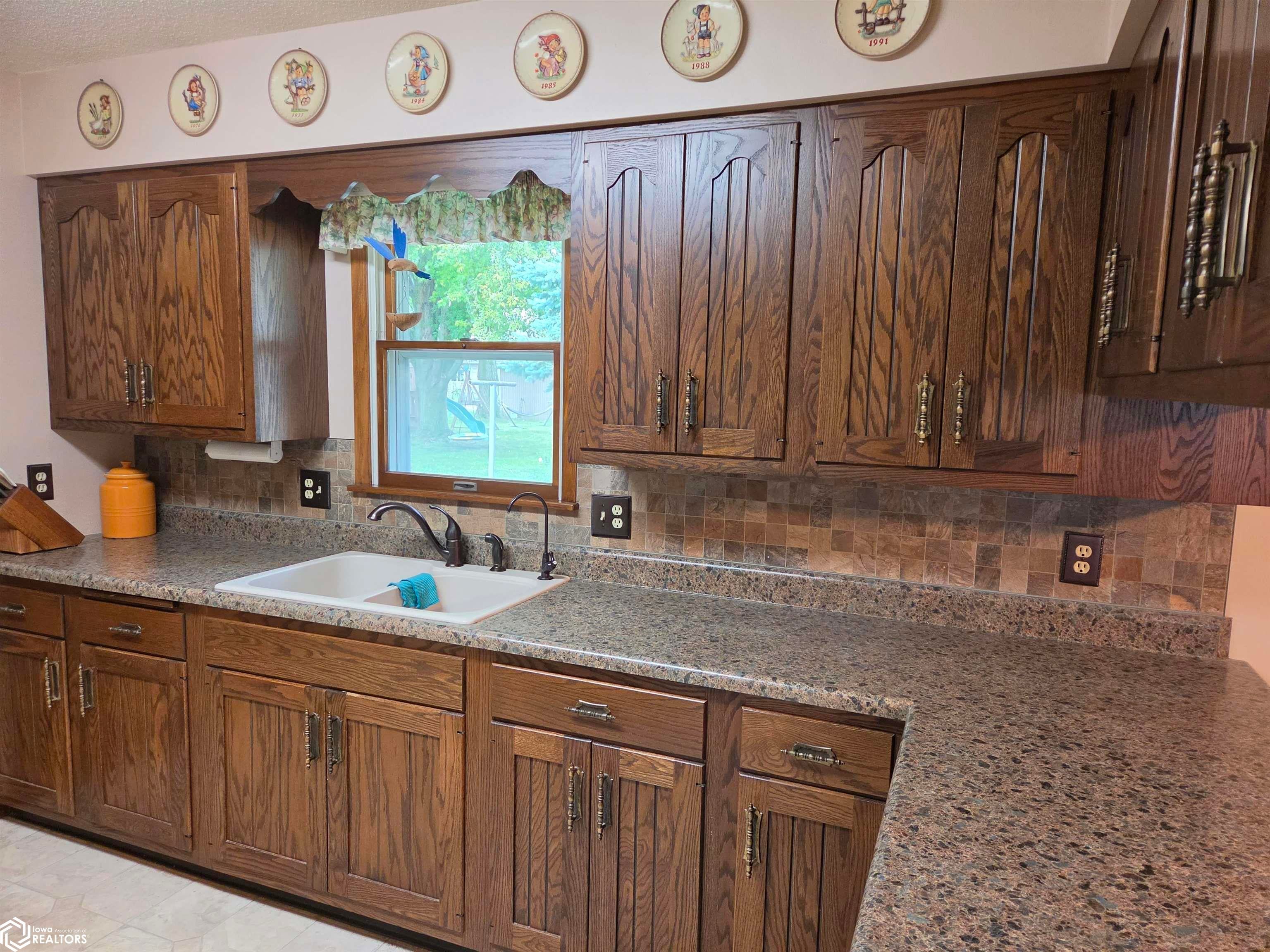 2010 E Lucas Street - Photo 4