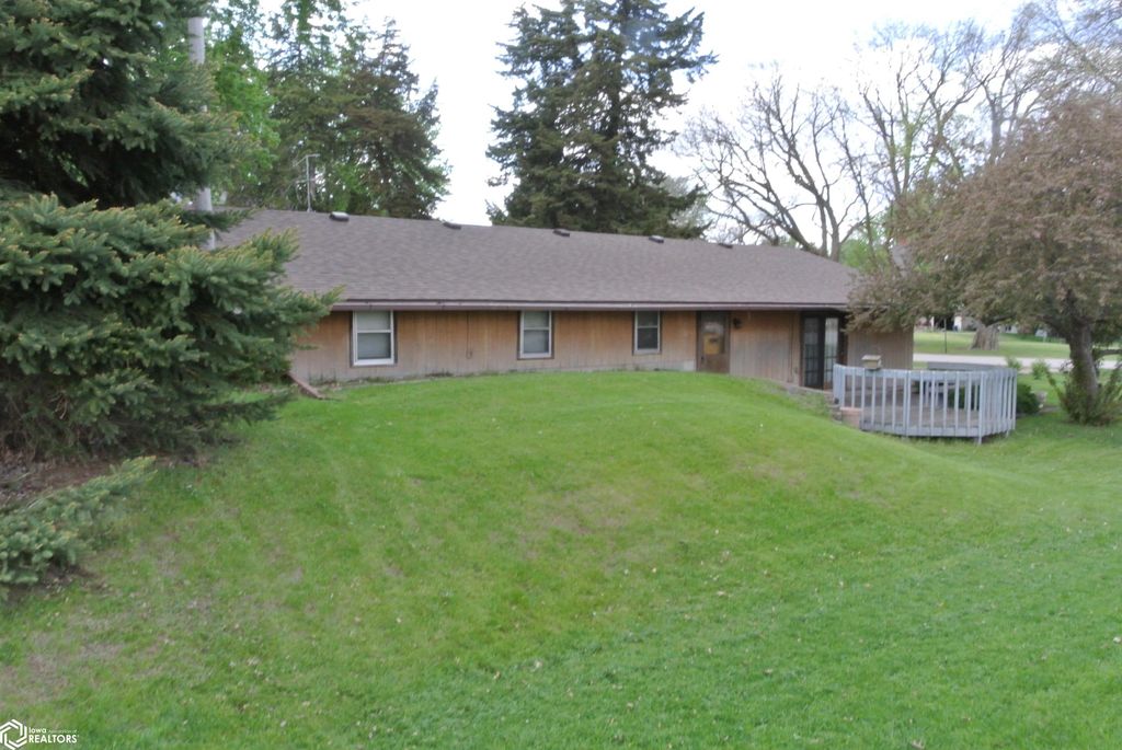 Photo of 806 Maple Street, Ida Grove, IA 51445 (MLS # 6337758)