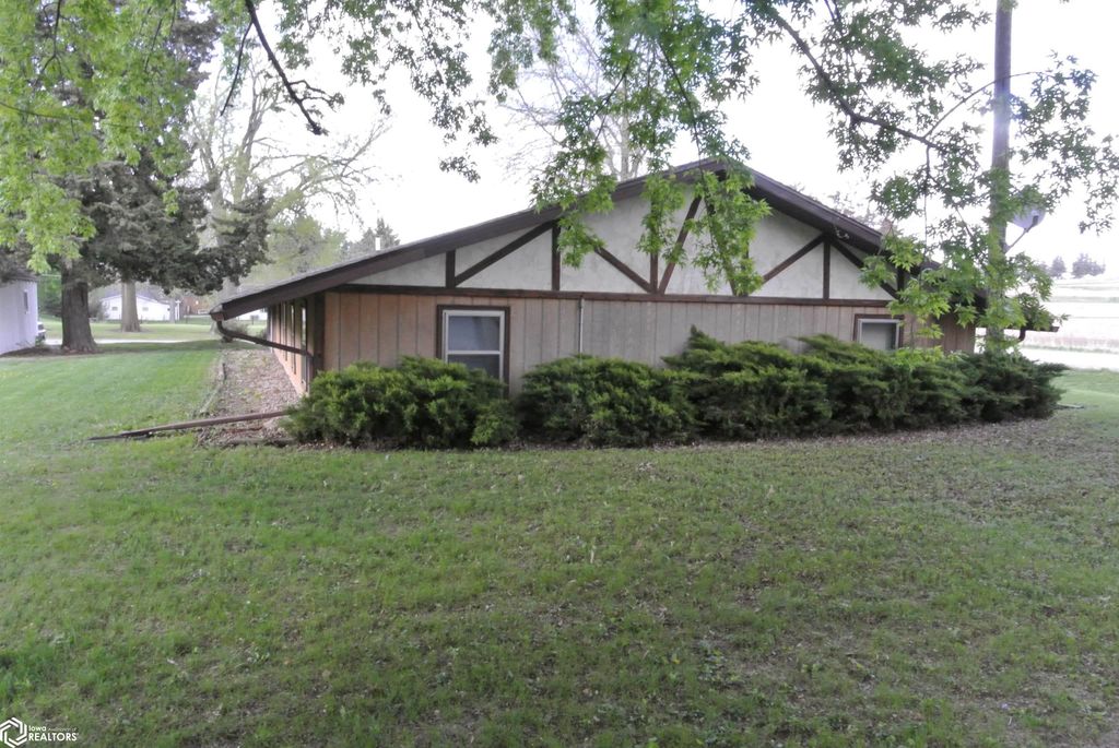 Photo of 806 Maple Street, Ida Grove, IA 51445 (MLS # 6337758)