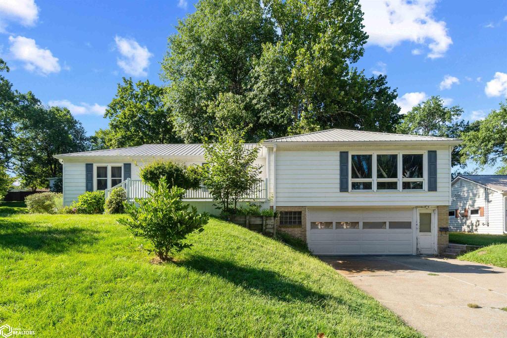 Photo of 700 W Henry St. St, Mount Pleasant, IA 52641 (MLS # 6331077)