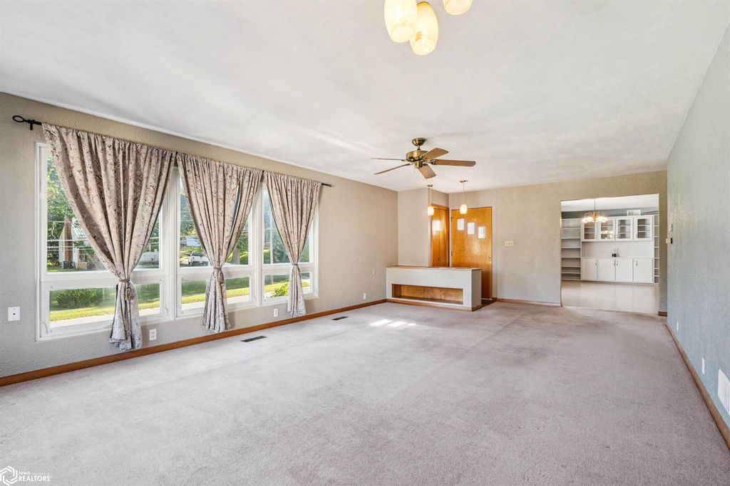 Photo of 700 W Henry St. St, Mount Pleasant, IA 52641 (MLS # 6331077)