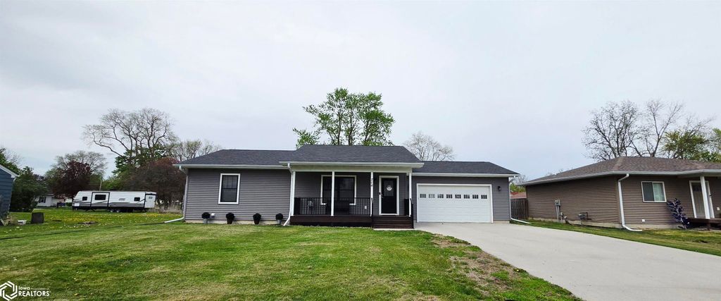 Photo of 204 E Wilcox Way Way, Jefferson, IA 50129 (MLS # 6337718)