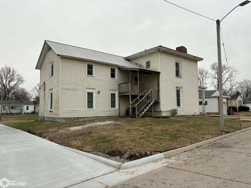 Photo of 720 Hagemann Avenue, Burlington, IA 52601 (MLS # 6334674)